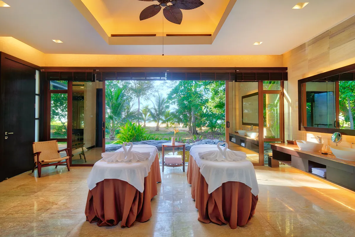 Borneo_Eagle_Bar_Lounge_2018_02