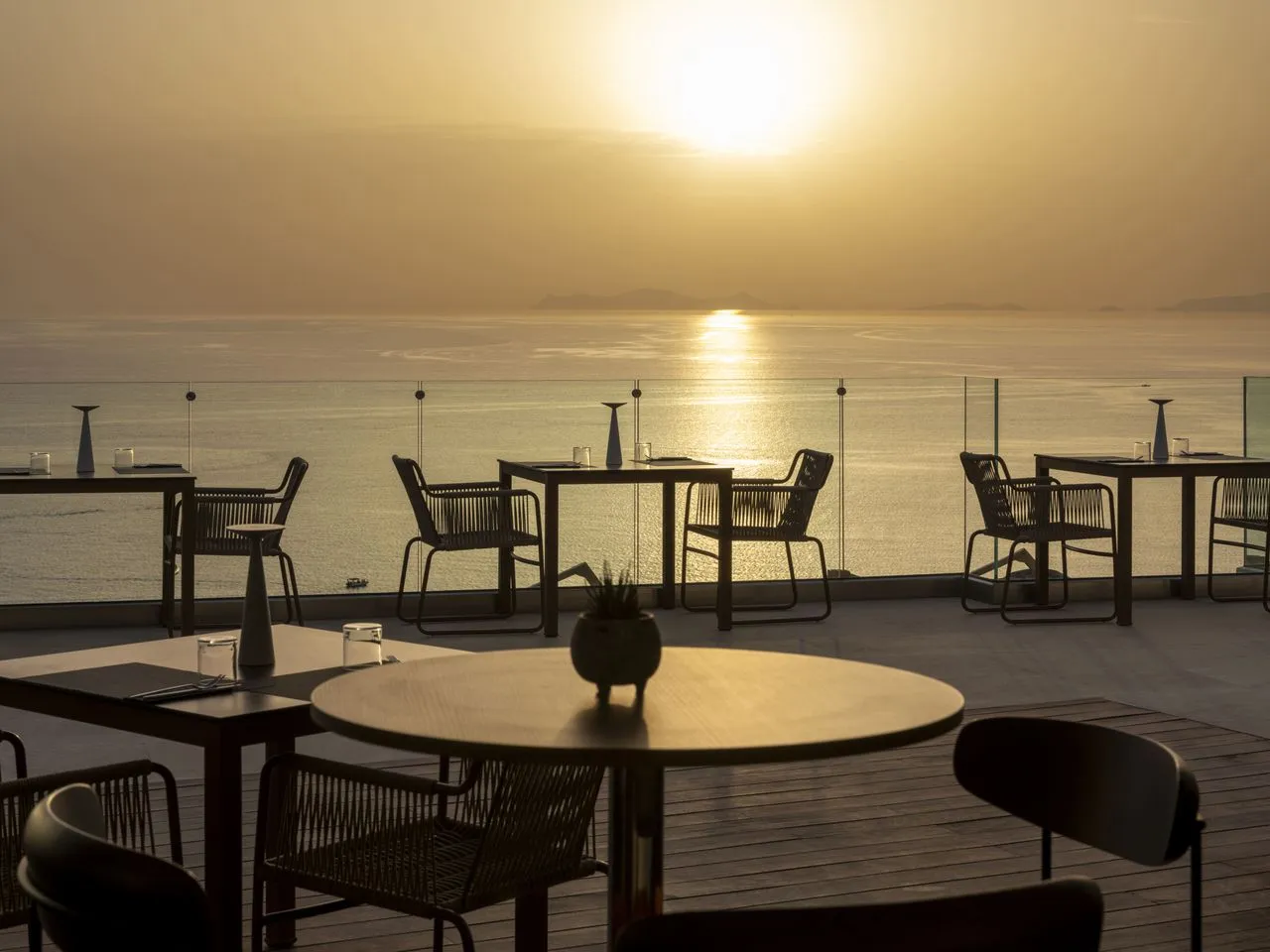 Santo Mine Oia Suites