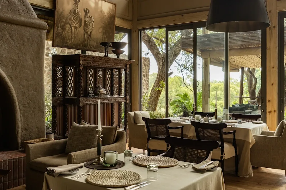 ebony_lodge_dining_room