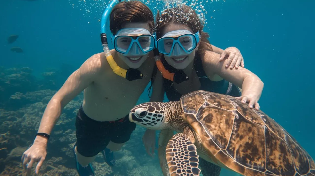 COUPLE SNORKELING