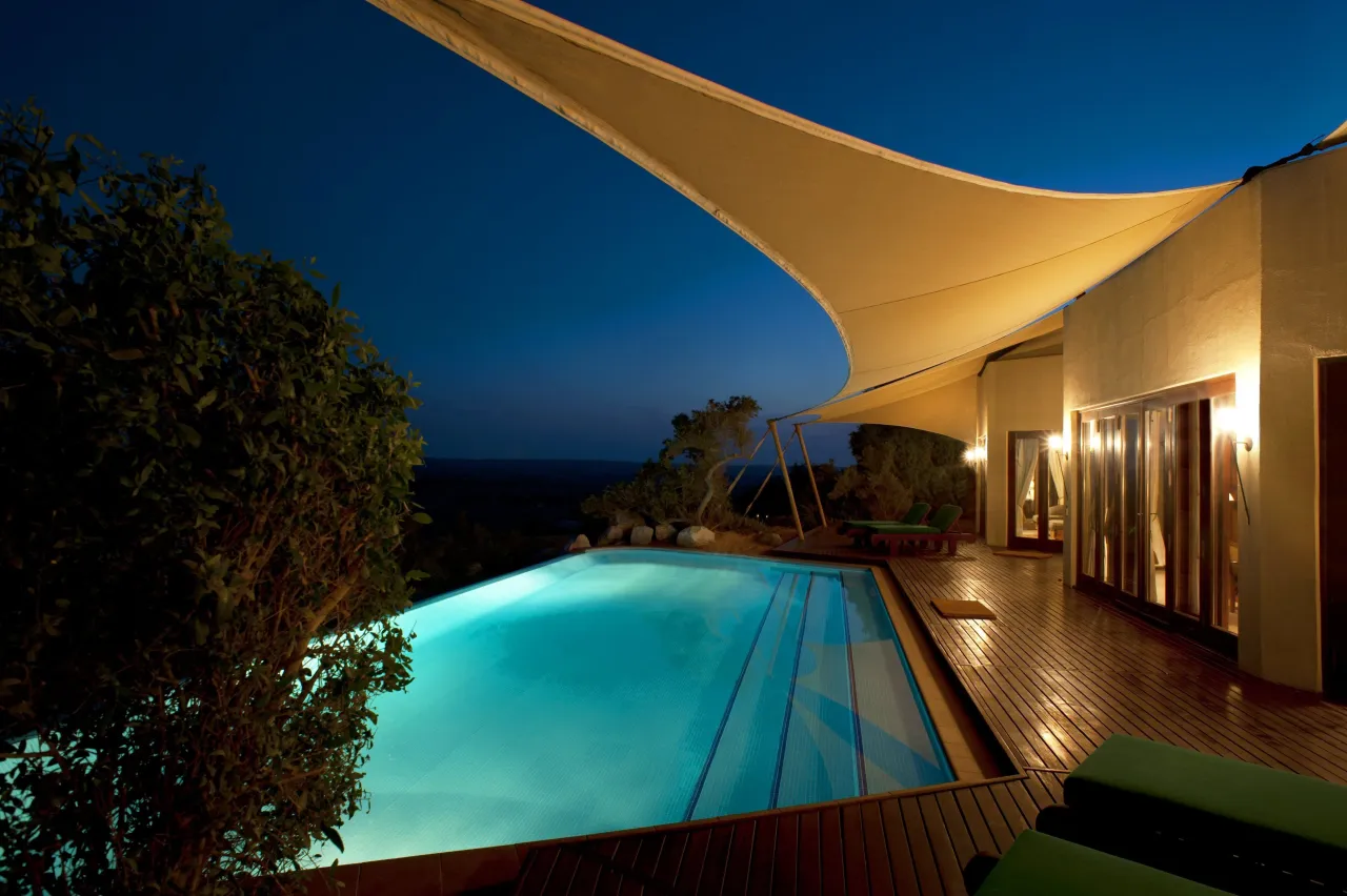 Al Maha, Dubai hotel image from Expedia