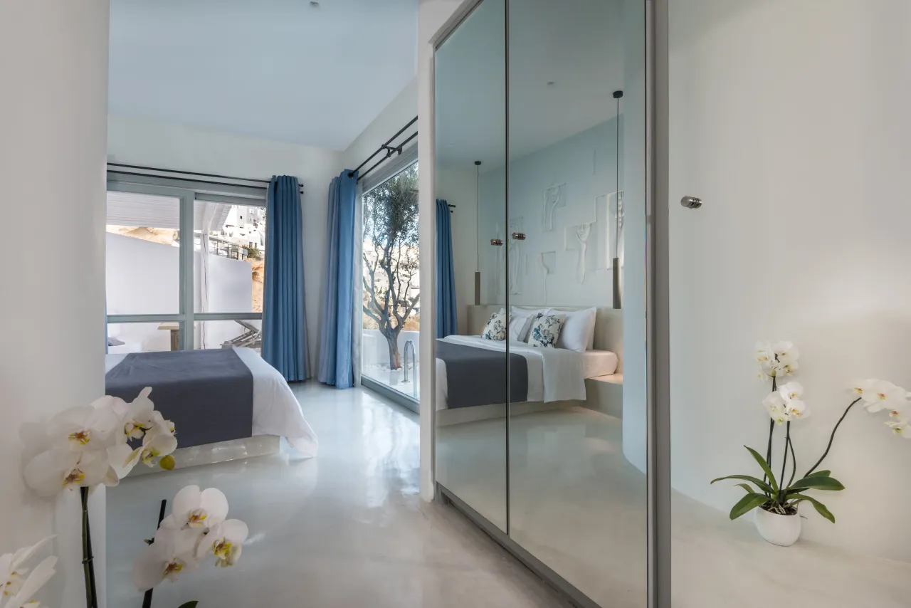 Andronis Luxury Suites, Santorini hotel image from Expedia