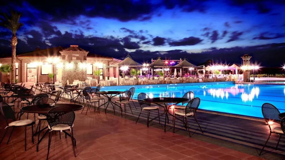 Hotel La Perla hotel image from Expedia