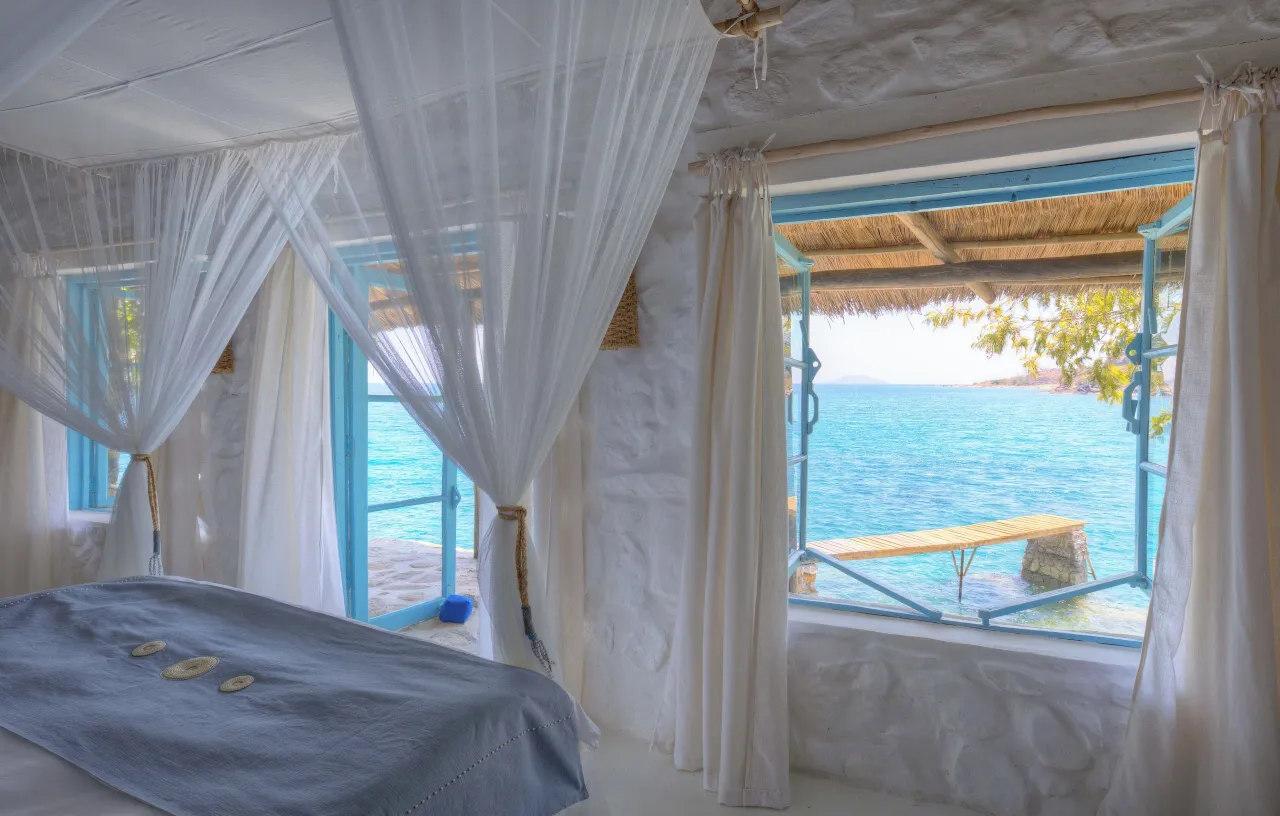 Kaya Mawa, Lake Malawi hotel image from Expedia