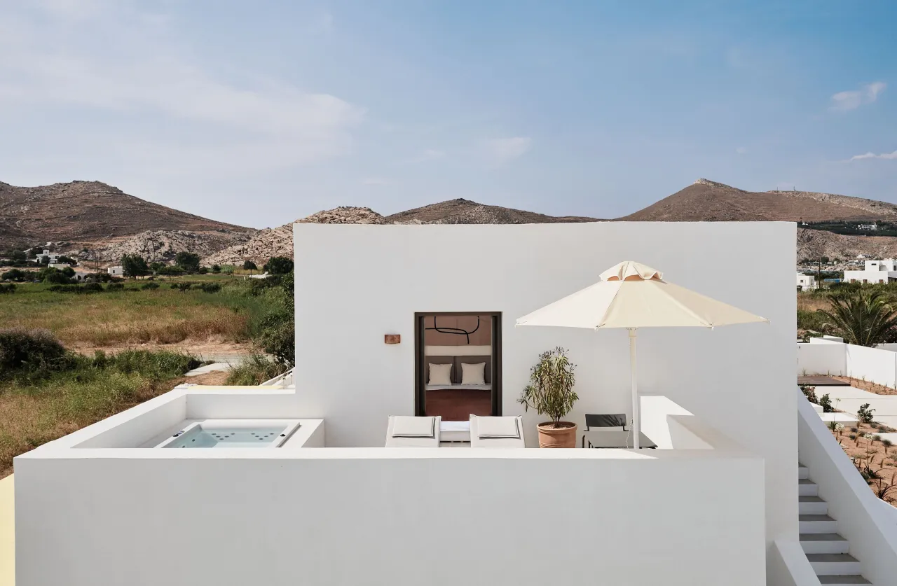 Parilio, Paros hotel image from Expedia