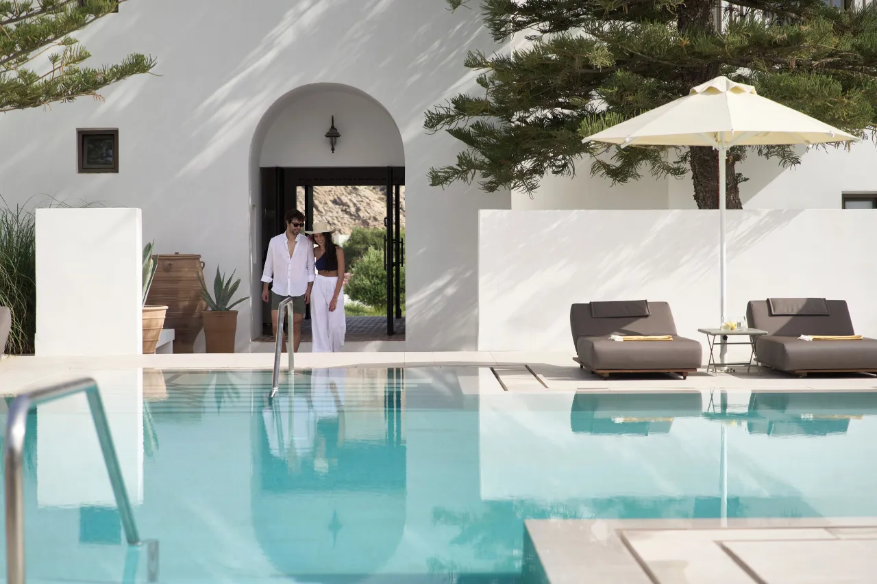 Parilio, Paros hotel image from Expedia