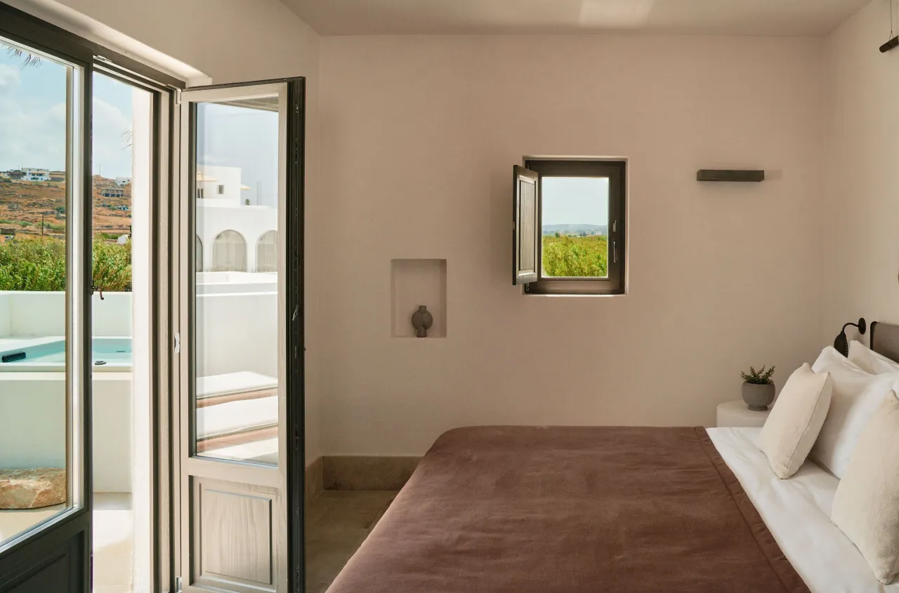 Parilio, Paros hotel image from Expedia