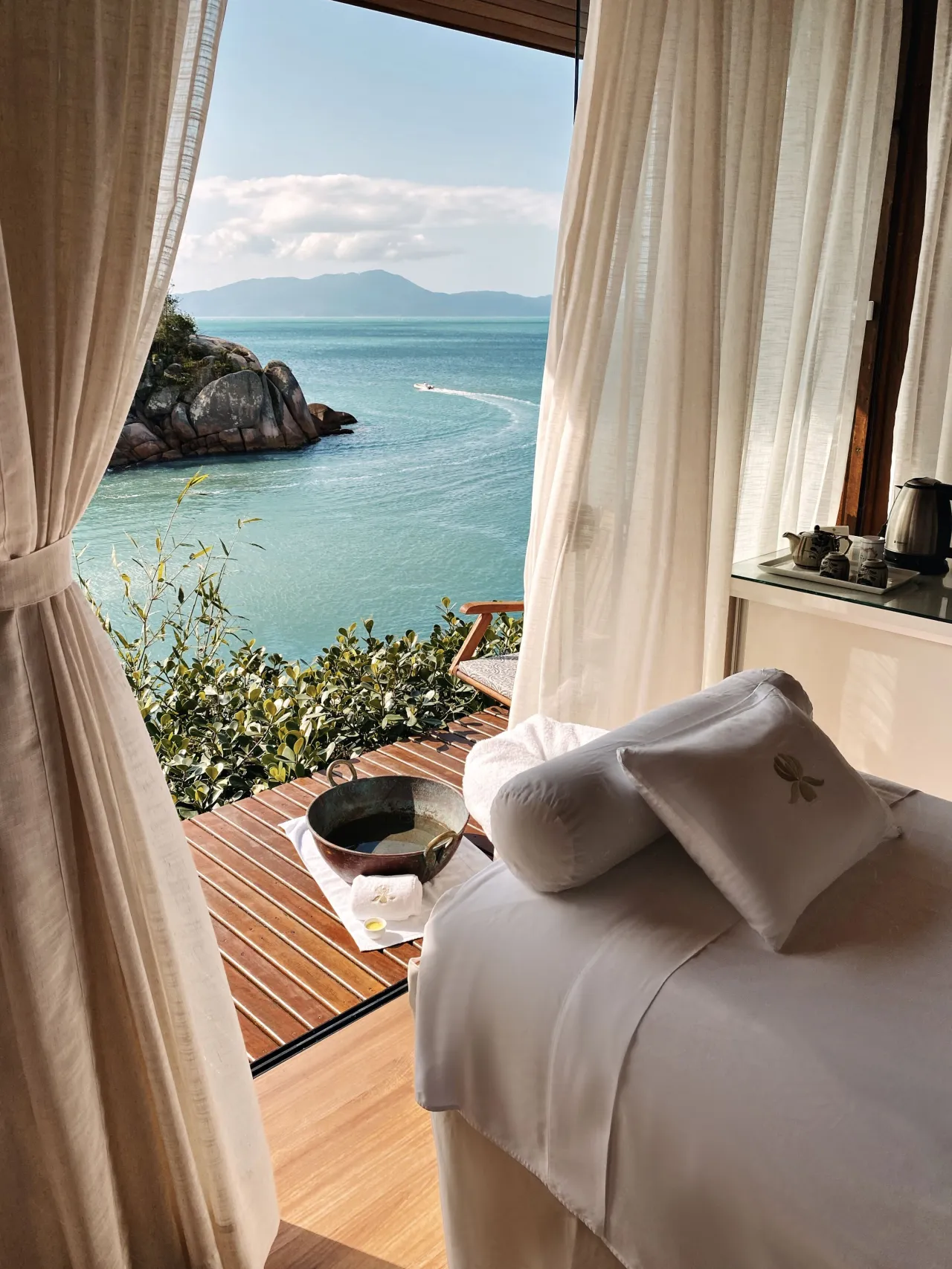 Ponta dos Ganchos hotel image from Expedia