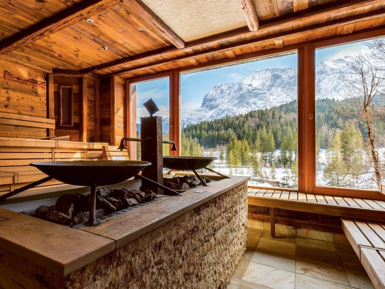 Schloss Elmau, Baviera hotel image from Expedia