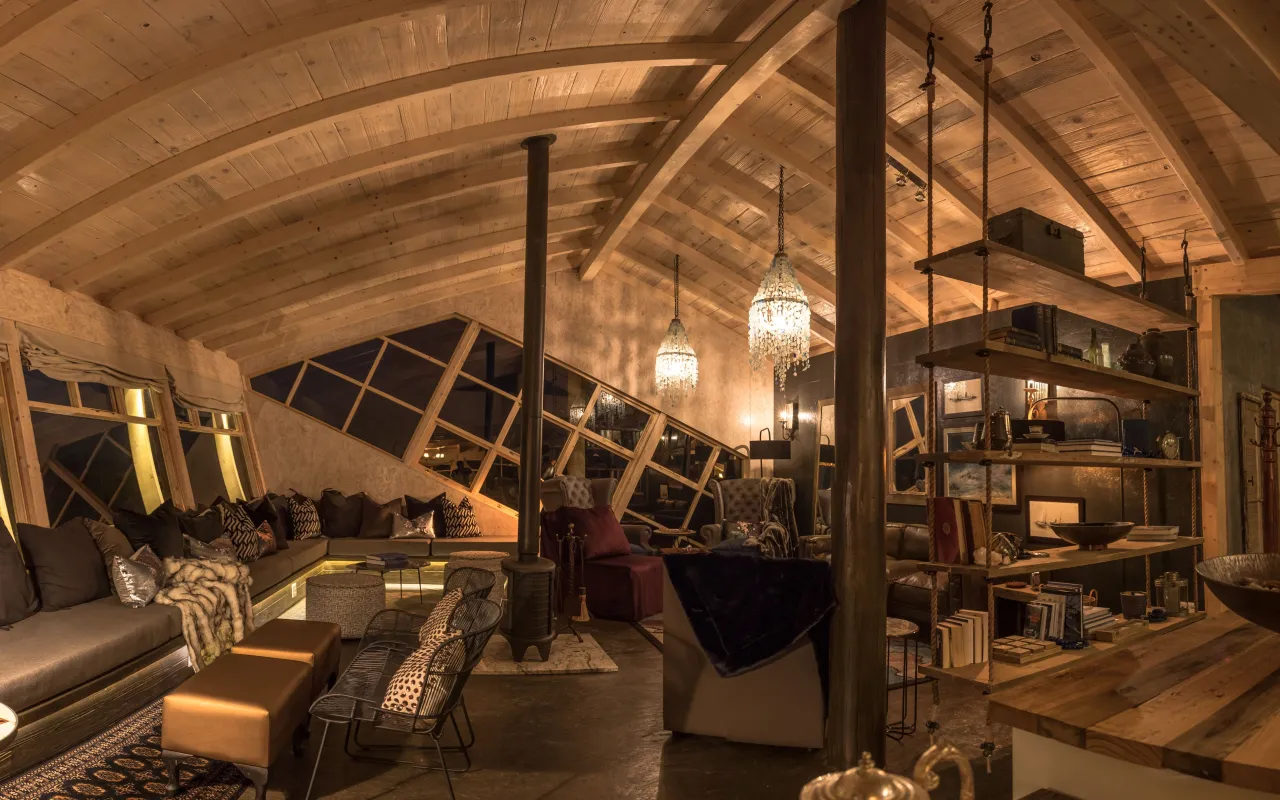 Shipwreck Lodge hotel image from Expedia