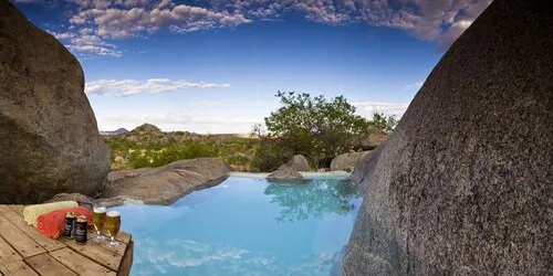 Shipwreck Lodge hotel image from Expedia