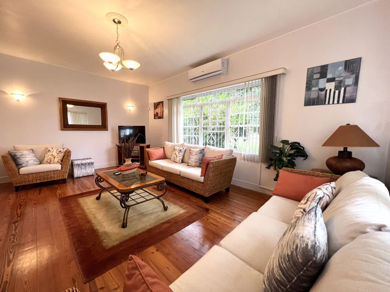 The Beach House, Saint James hotel image from Expedia