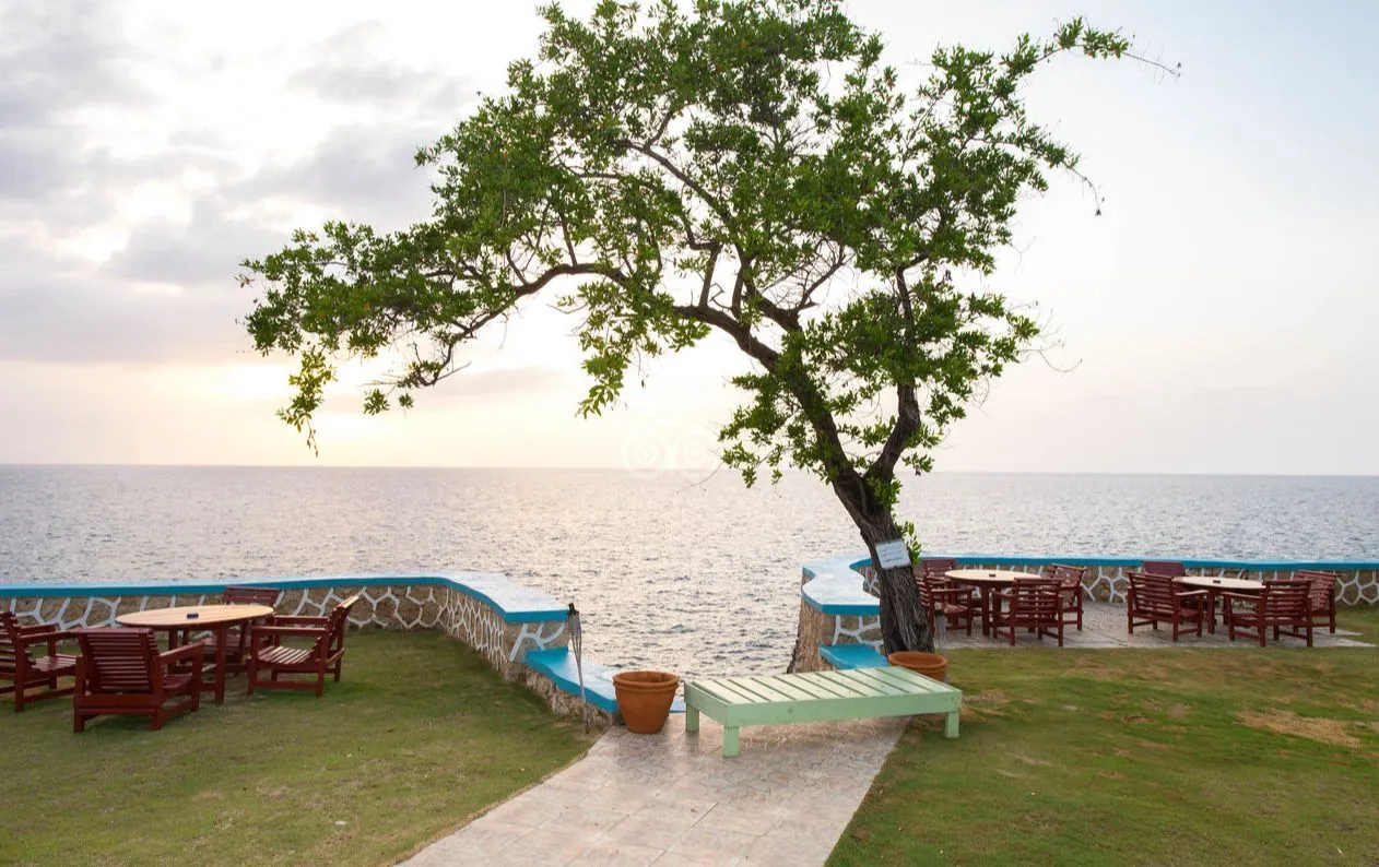 The Caves, Negril Bay hotel image from Expedia