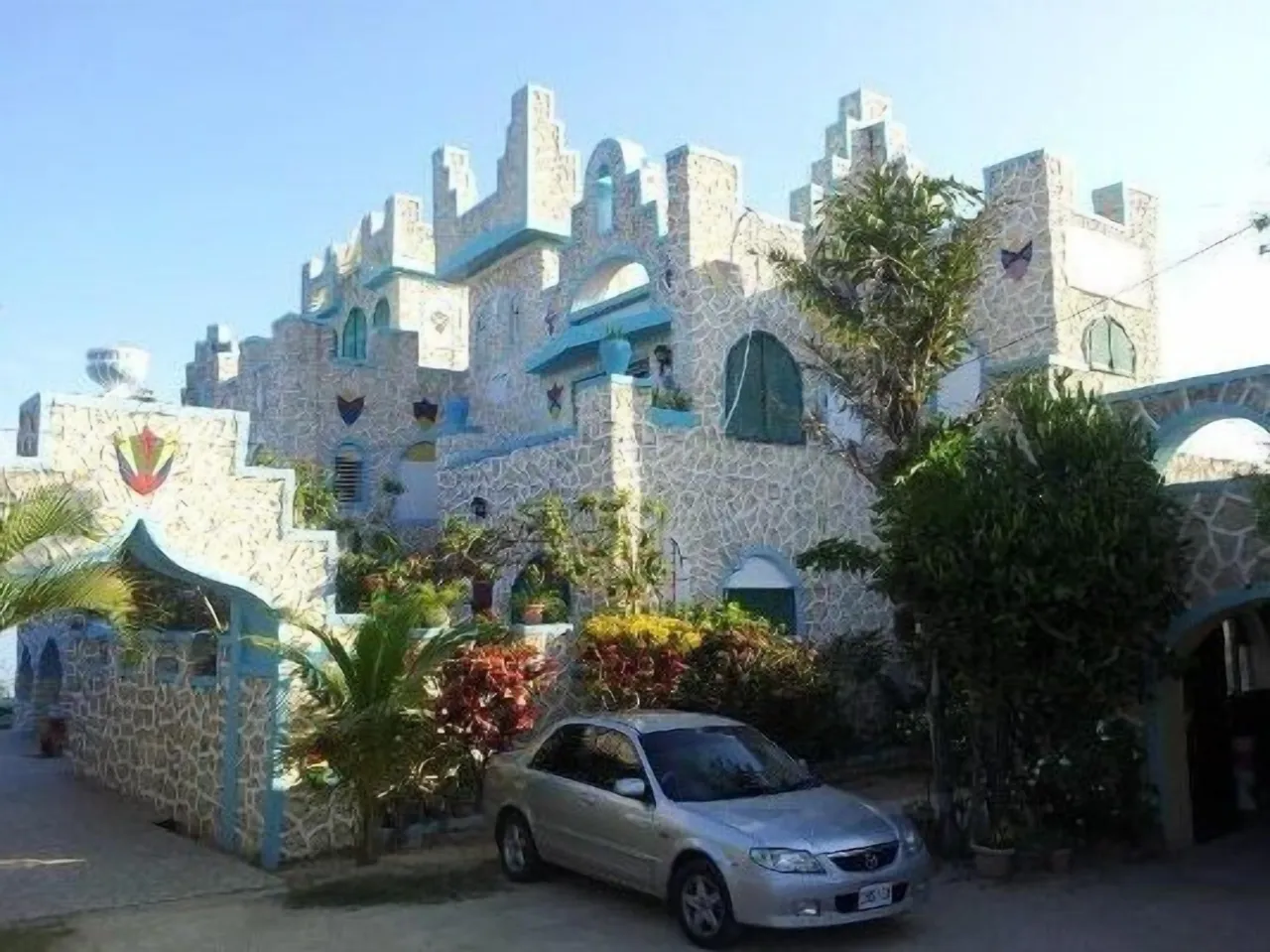 The Caves, Negril Bay hotel image from Expedia