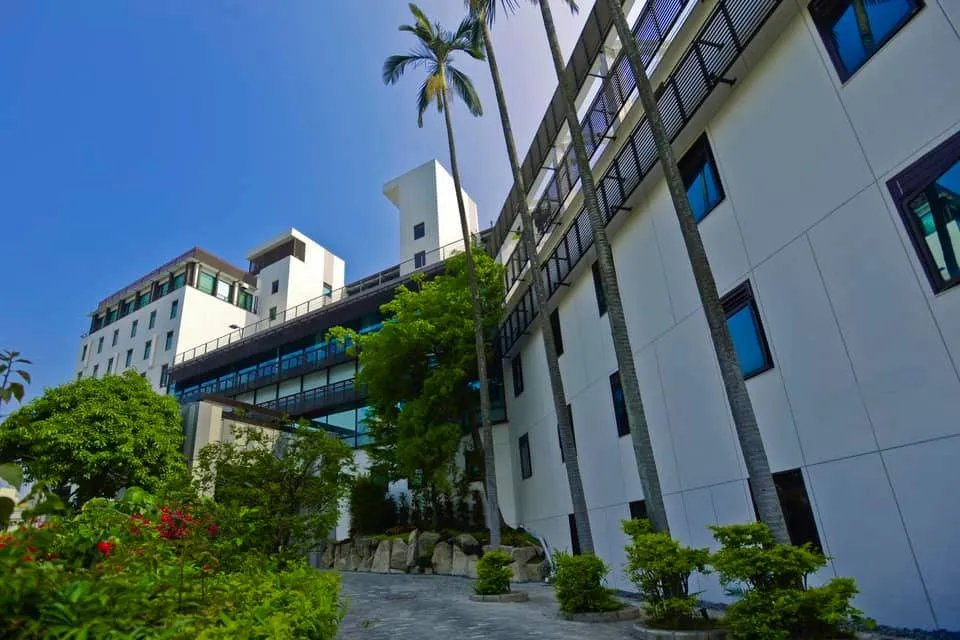 Villa 32 hotel image from Expedia