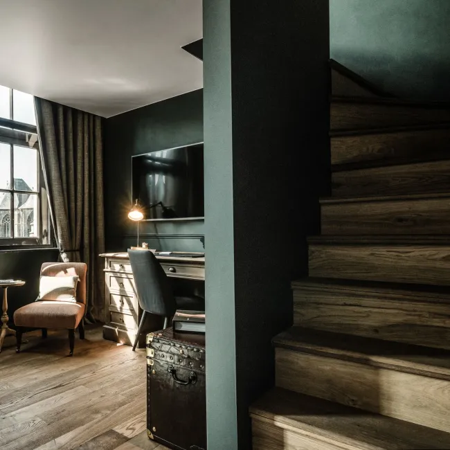 1898 The Post, Gand hotel image from Expedia